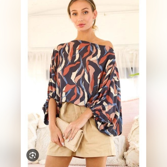 Patterned Women's Top - Picture 2 of 6